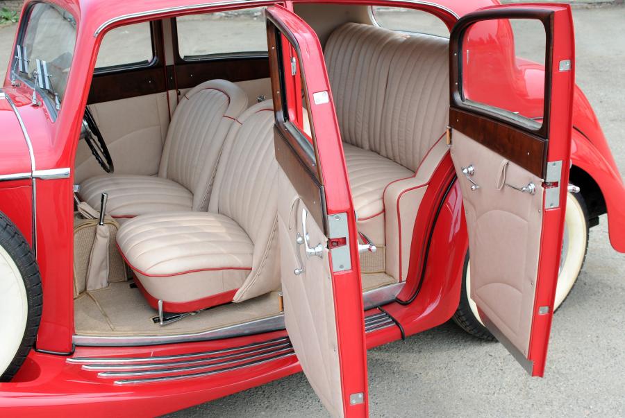  Jaguar SS 2&frac12;-Litre Sports Saloon 1937 года  (фото 7 из 13)
